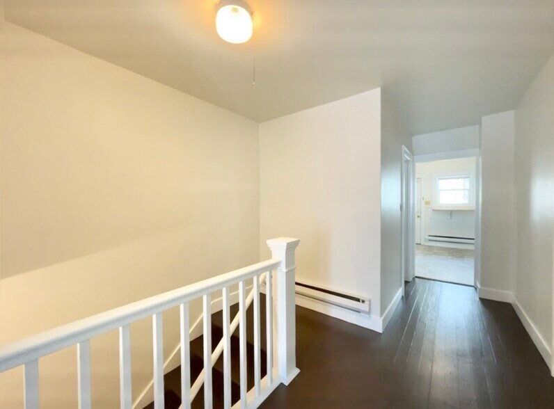 Building Photo - 914 E Fir St