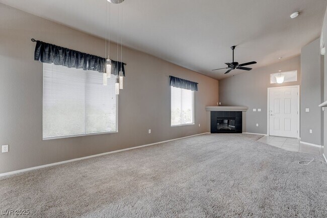 Building Photo - 2305 W Horizon Ridge Pkwy