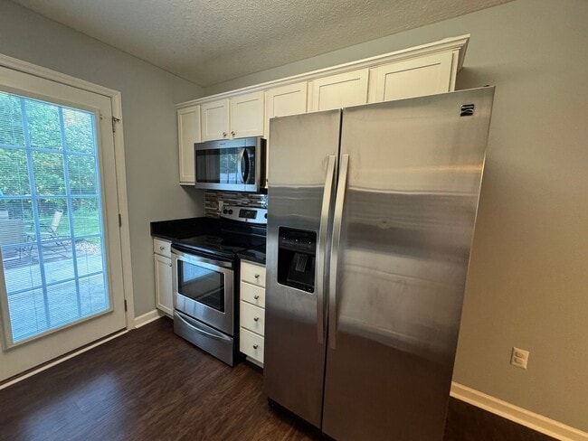 Building Photo - Beautiful 3Bedroom/3Bath Town-Home