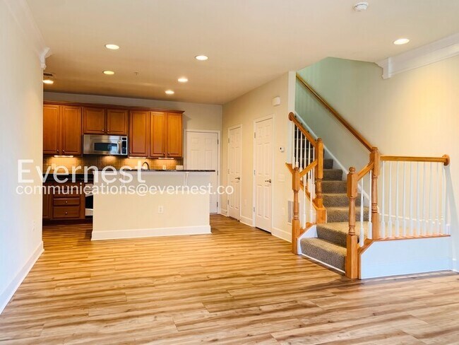 Building Photo - 2336 Brookmoor Ln