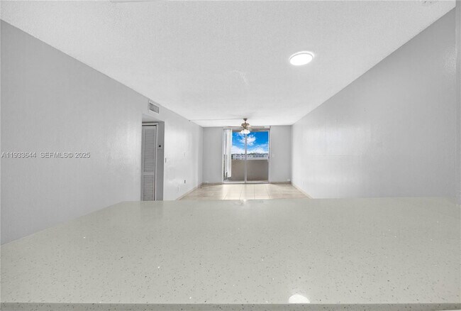 Building Photo - 1750 W 46th St