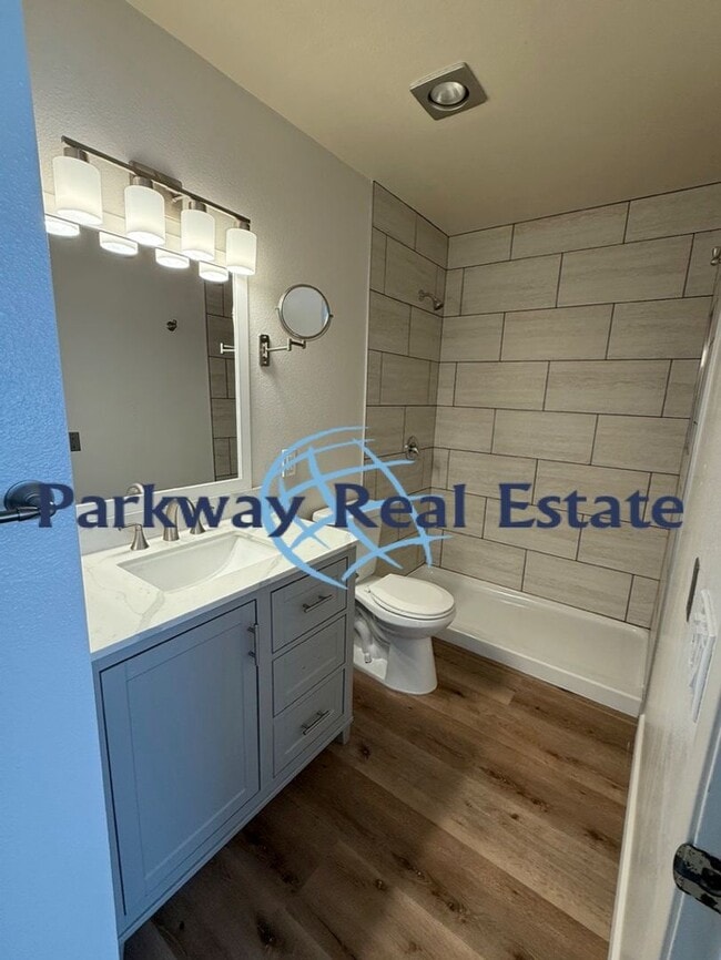 Building Photo - Penthouse Condo in 55+ Community