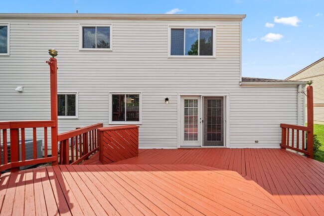 Building Photo - Discover Your Dream Home: Modern Comfort M...