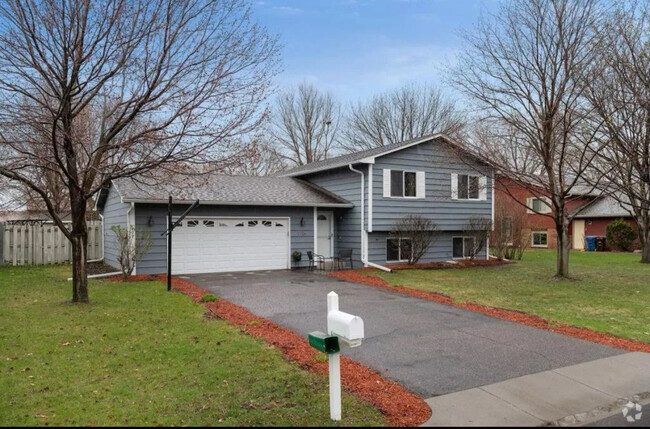 Building Photo - 9124 Goldenrod Ln N