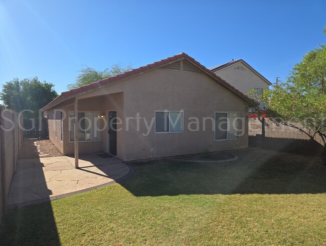 Building Photo - 2016 E Bluefield Ave