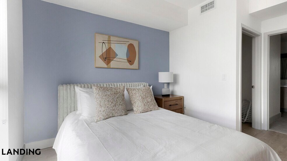 Building Photo - 1155 NE 126th St