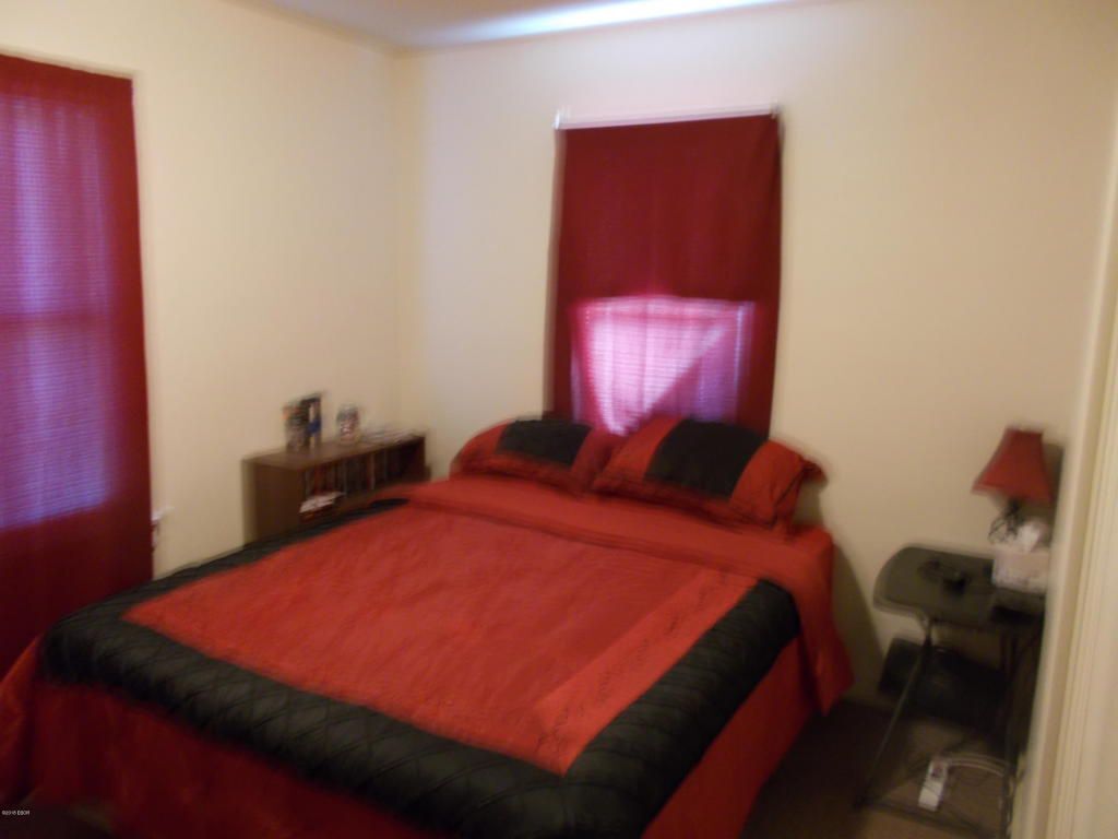 Building Photo - 252 E North Ave