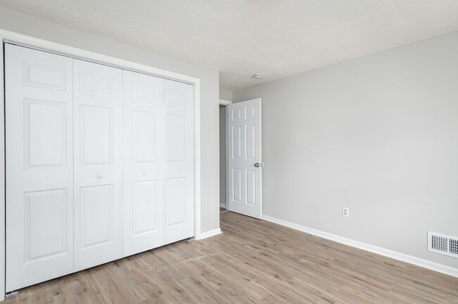 Building Photo - TAKE A SECOND LOOK AT THIS END-UNIT TOWNHOME