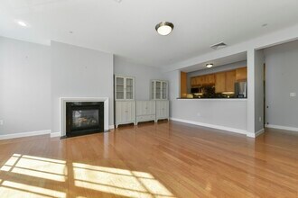 Building Photo - 185 High St