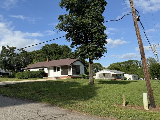 Building Photo - 223 Hemlock St