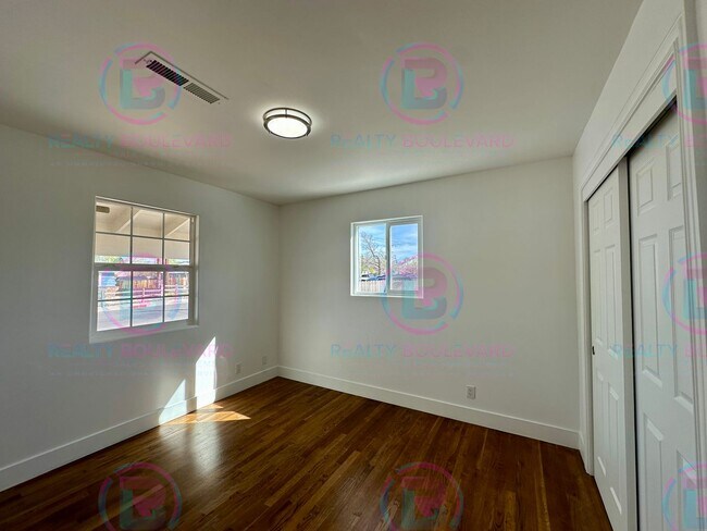 Building Photo - Modern 3-Bed Home with Fireplace, Backyard Entertaining Space & Prime Location