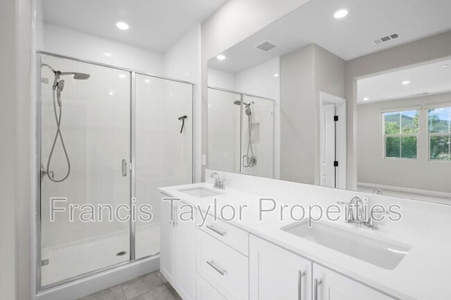 Building Photo - 10912 Jericho Way