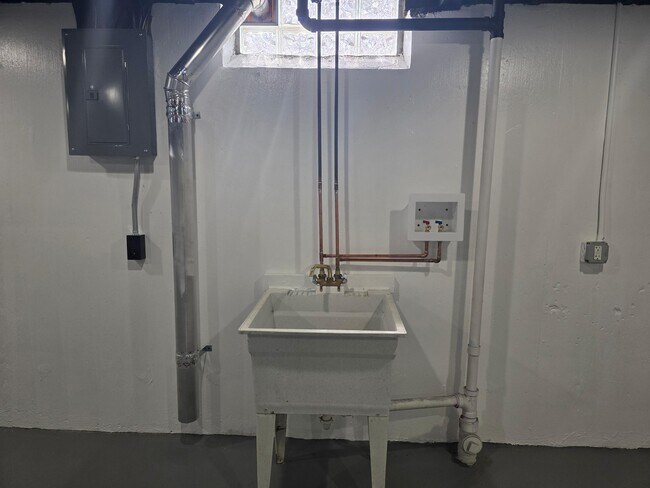 Building Photo - 1962 Mary Catherine St