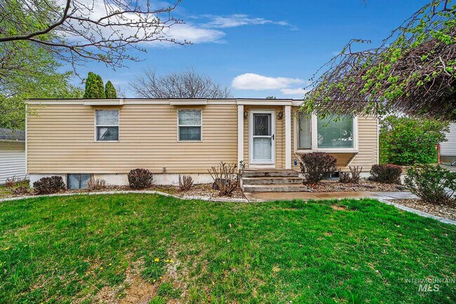 Primary Photo - 1559 Aspen St