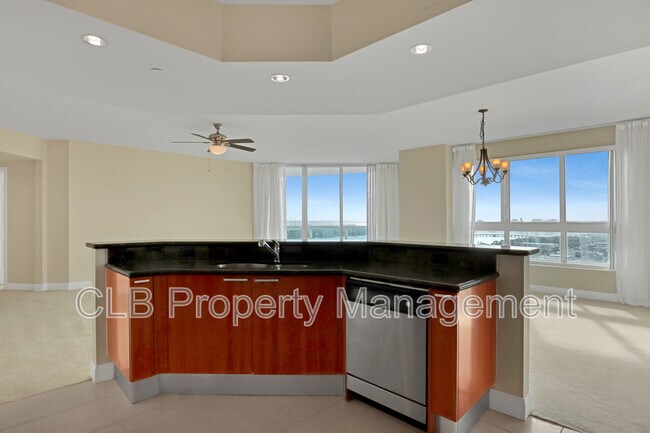 Building Photo - 231 Riverside Dr