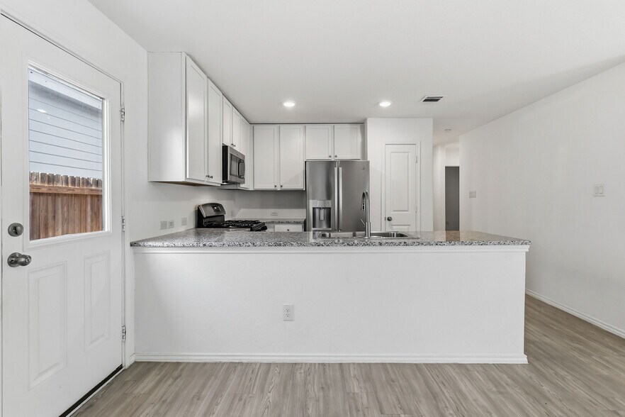 Building Photo - 5155 Fowler Cres