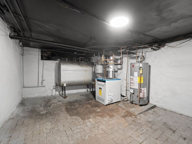 Building Photo - Spacious 5-Bedroom Rental with Backyard & Basement in Millville