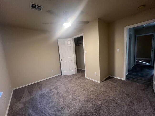Building Photo - 624 Vickery Ave