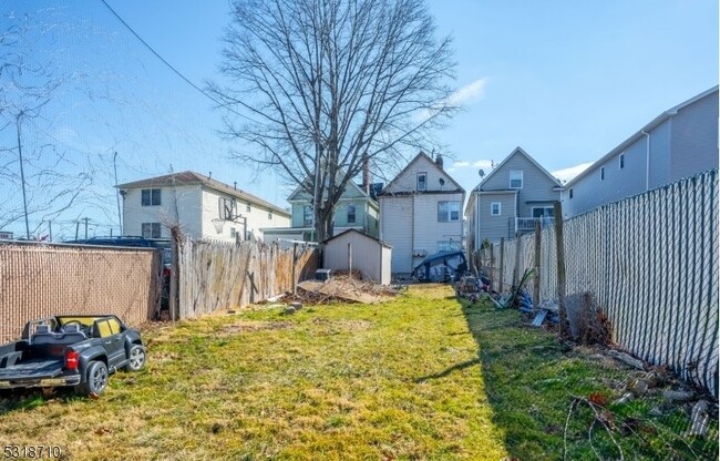 Building Photo - 170 Jaques St