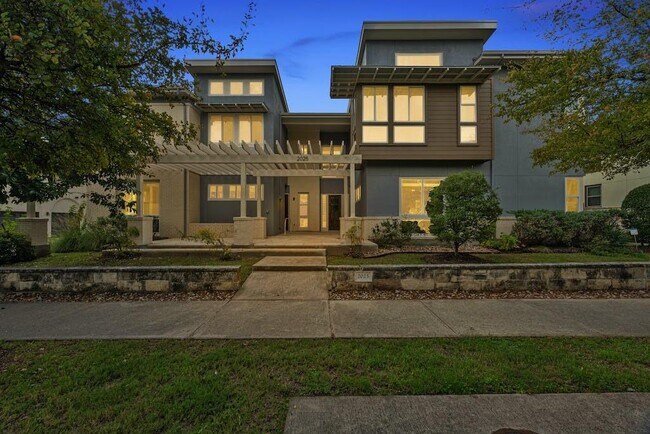Building Photo - 2025 Simond Ave
