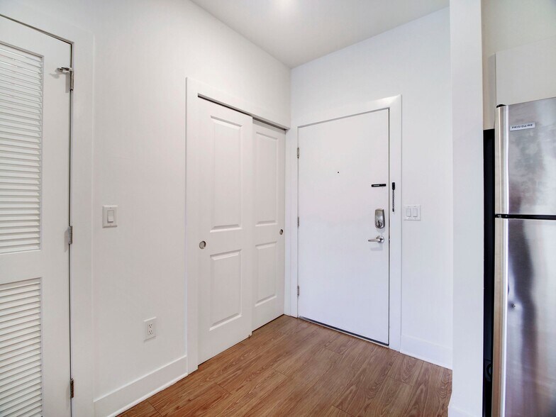Building Photo - 429 Bergen Ave