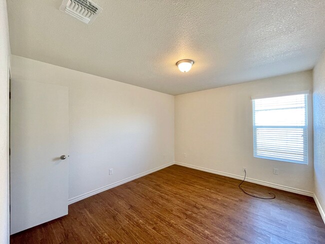 Building Photo - 1529 Justin Lp