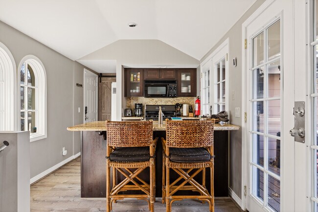 Primary Photo - 590 Oak Knoll Cir