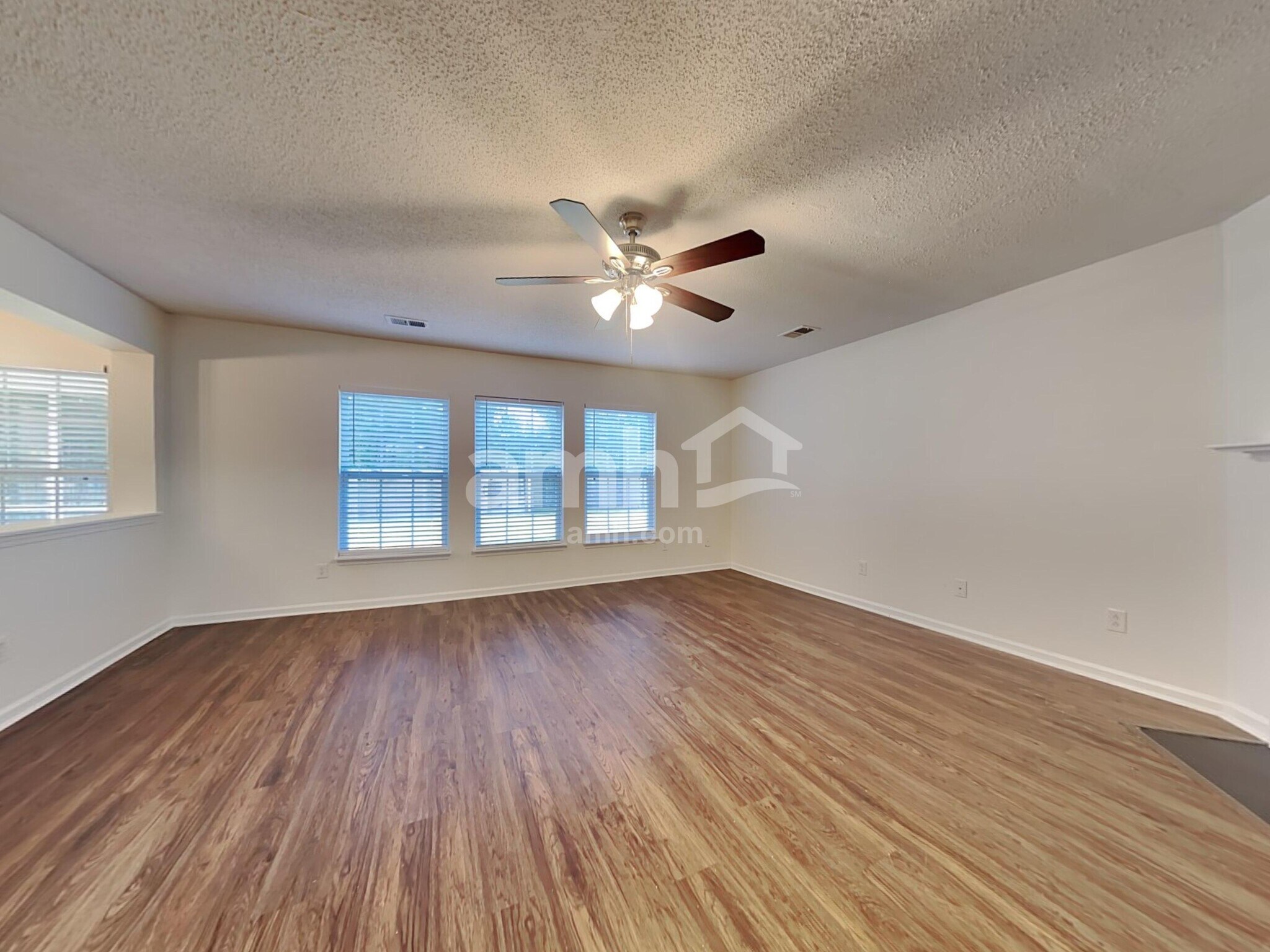 Building Photo - 170 Southport Dr