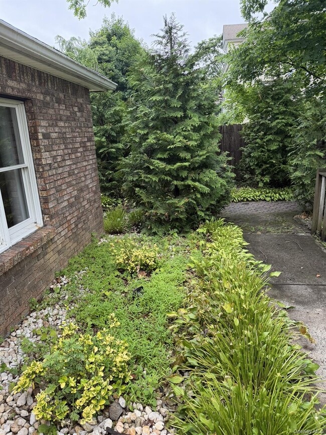 Building Photo - 45 S Middletown Rd