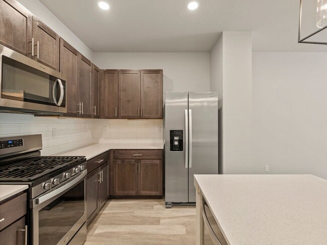 Building Photo - Beautiful 3 Bed 2.5 Bath Townhome in North...