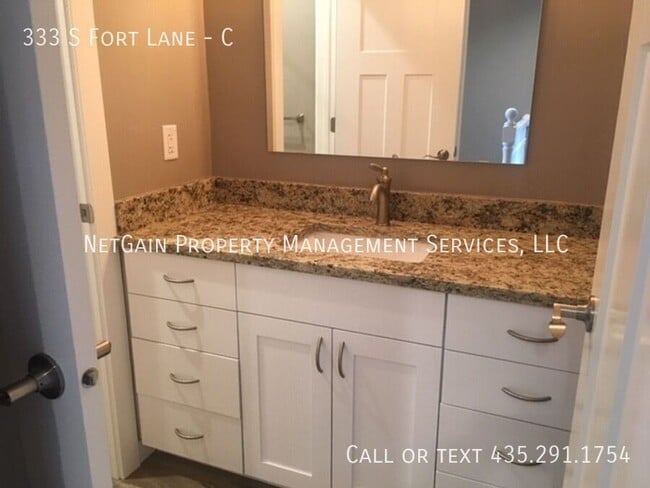 Building Photo - 333 S Fort Ln