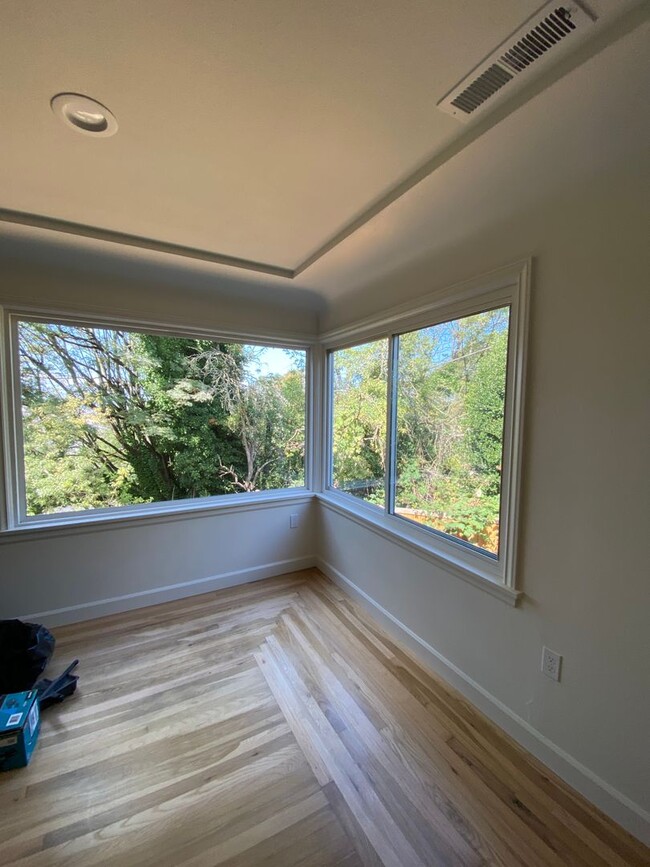 Building Photo - Remodeled Seattle Home on a corner lot, Av...