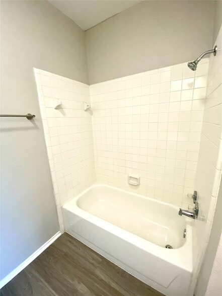 Building Photo - 500 Norwood Pl