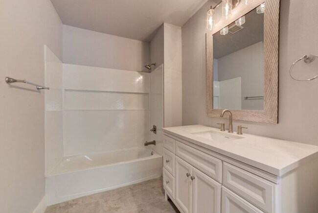 Building Photo - Renovated 1920’s Craftsman – 3 Bed Near TU...