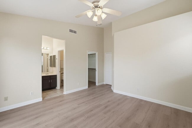 Building Photo - 6844 W Harrison St