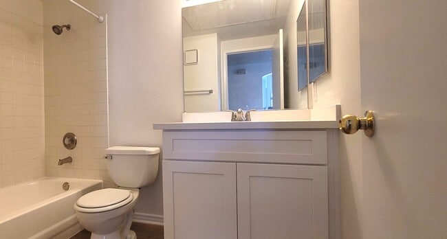 Building Photo - GREEN VALLEY CONDO IN  RENOVATED CONDITION