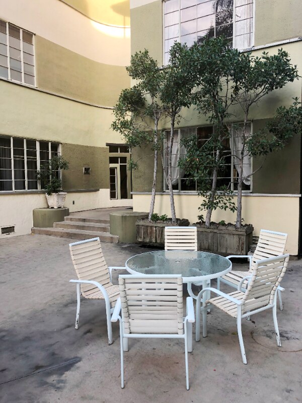 Building Photo - 520-522 N Rossmore Ave