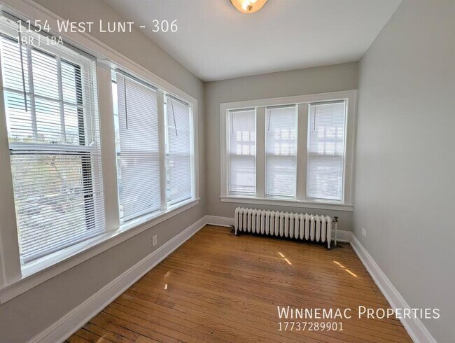 Building Photo - 1154 West Lunt-306