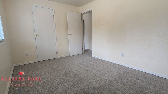 Building Photo - 910 Gregory Way SE