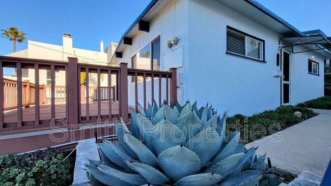 Building Photo - 606 N Irena Ave