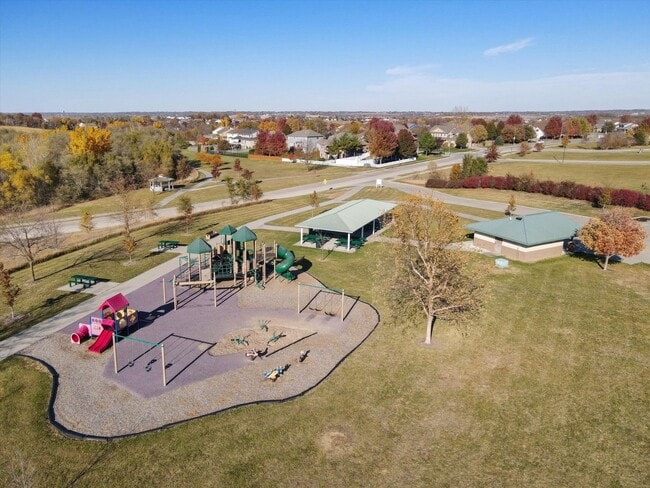 Building Photo - Home For Rent Bellevue.