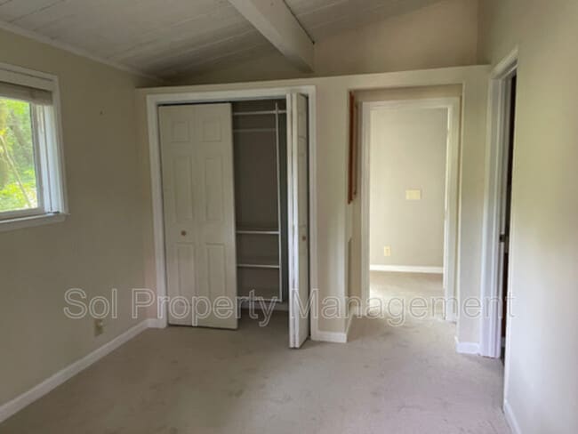 Building Photo - 175 S Redwood Dr