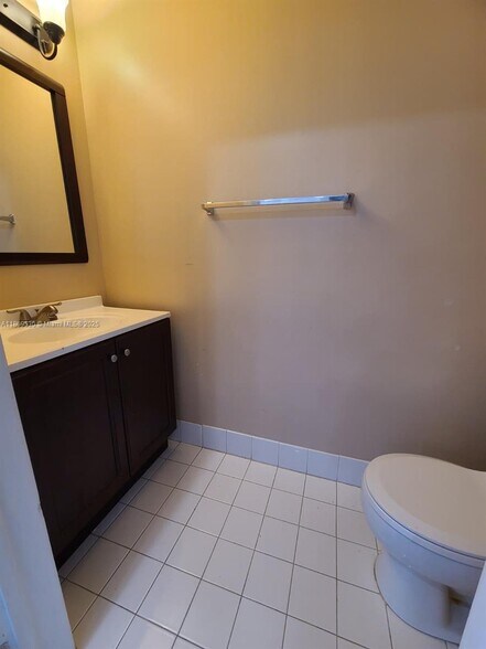 Building Photo - 305 NW 109th Ave