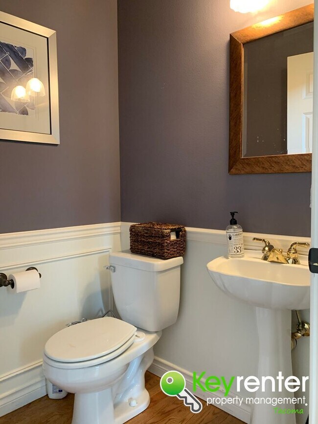 Building Photo - Luxurious House in North East Tacoma!!