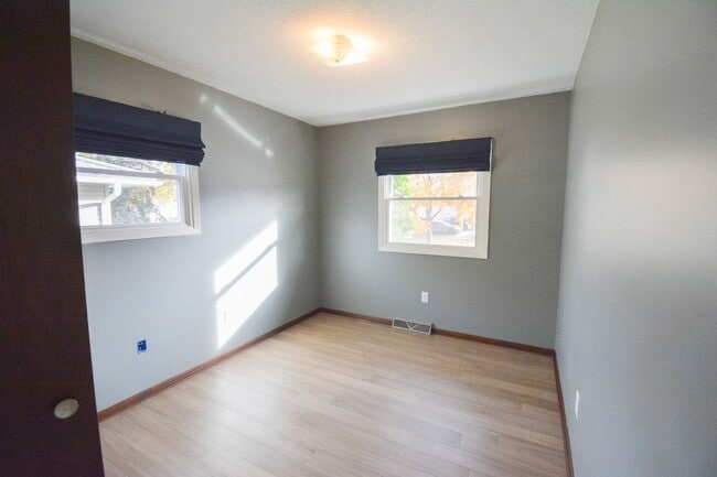 Building Photo - 3-Bedroom Home for Rent Near Broadway North