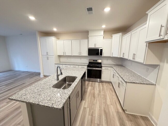 Building Photo - Mebane / Townhouse