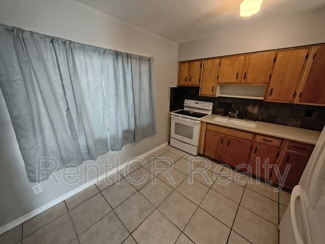 Building Photo - 2128 Riviera Dr