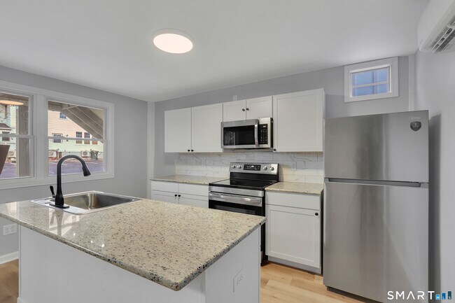 Building Photo - 196 Hartford Rd