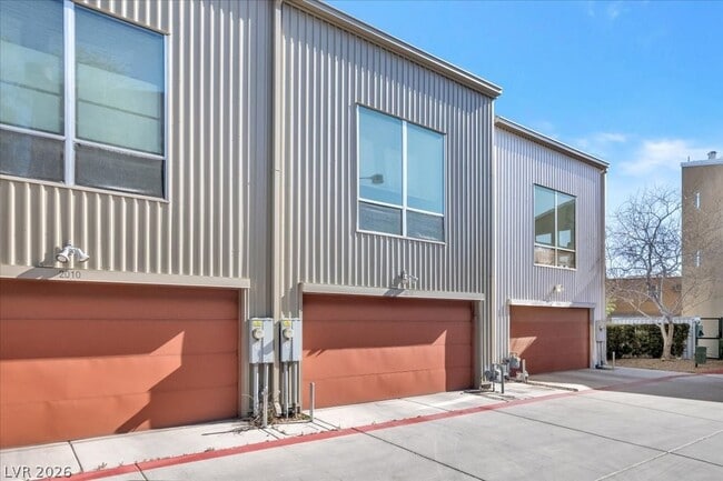 Building Photo - 2014 Pin Oak Ave