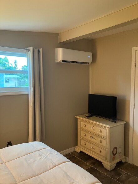 Television with air con unit - 1561 5th Ct